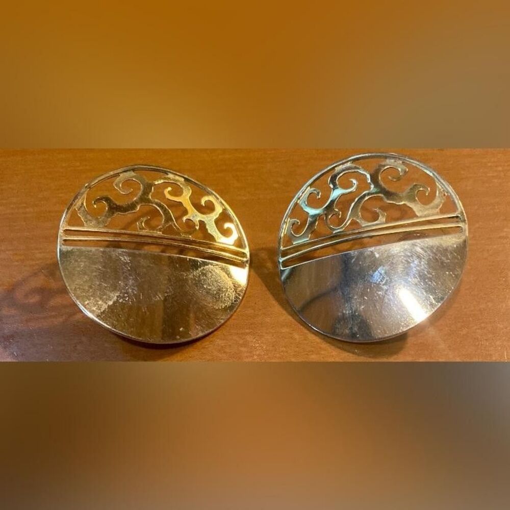 Gold Tone Round Cutout Swirl Stud Earrings Women’s Large Disc Modern Jewelry